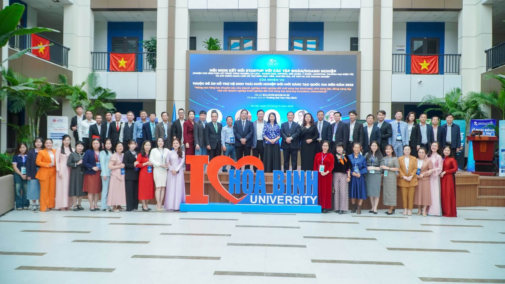 Một số hình ảnh tại buổi toạ đàm: